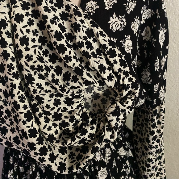 Blue Pepper Bishop Sleeve Floral Black & White Mini Flowy Dress - Picture 5 of 8